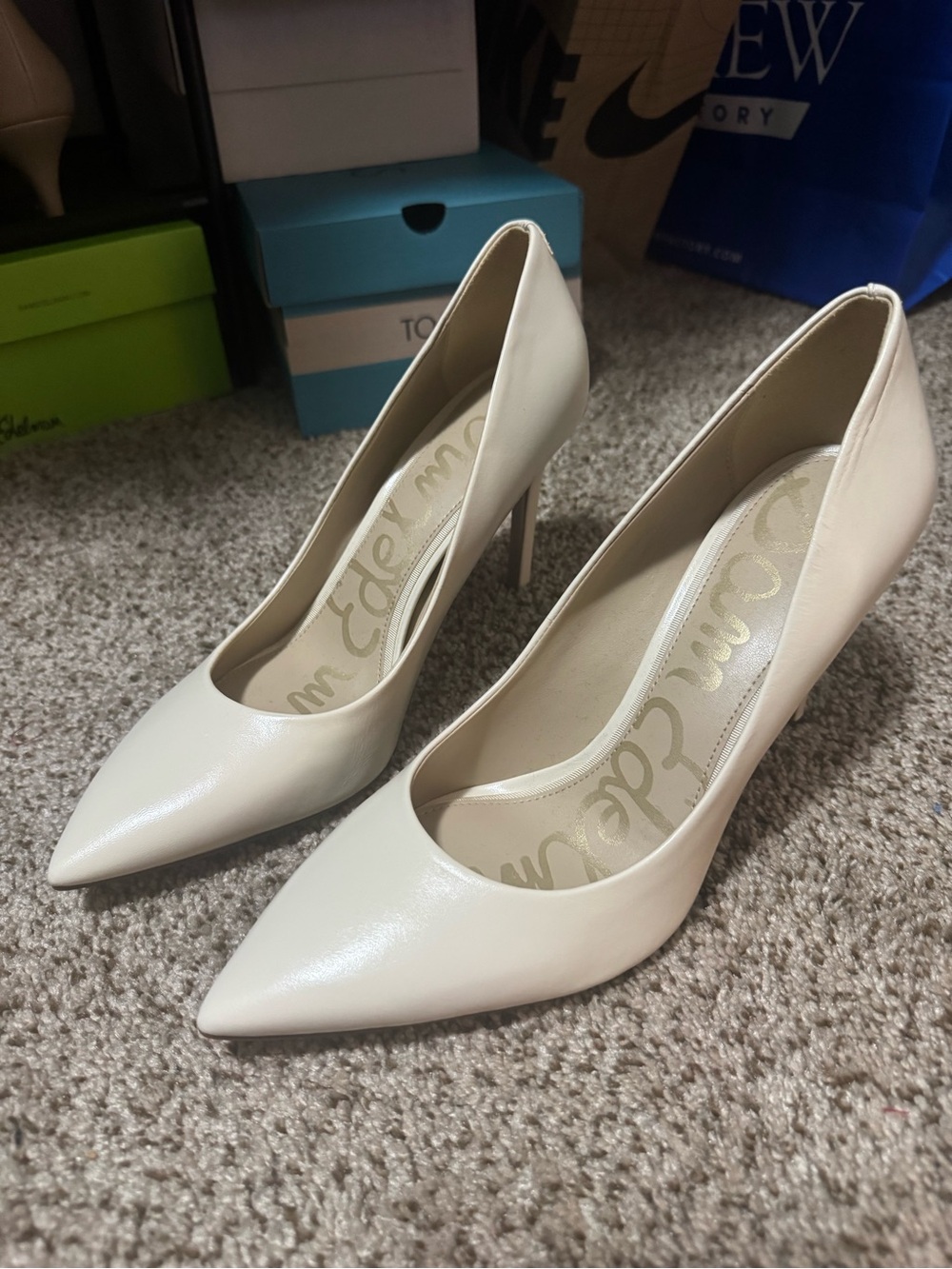 Brand New Sam Edelman Pointed Toe Leather Pumps in Light Beige - Picture 8 of 8